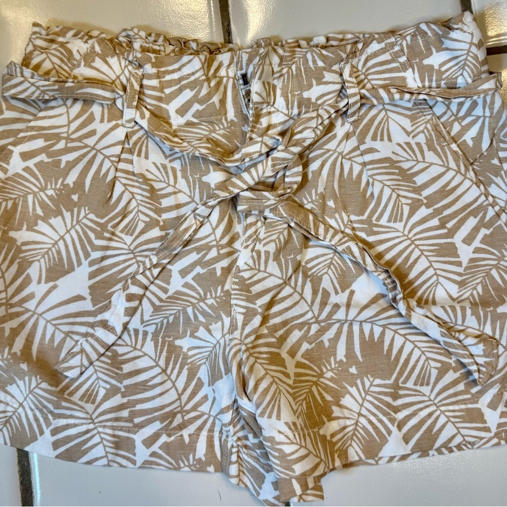 LOFT High Waist Leaf Print Shorts in Tan and White